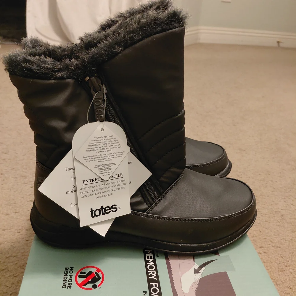 Totes Black Winter Boots with Faux Fur - Picture 8 of 9